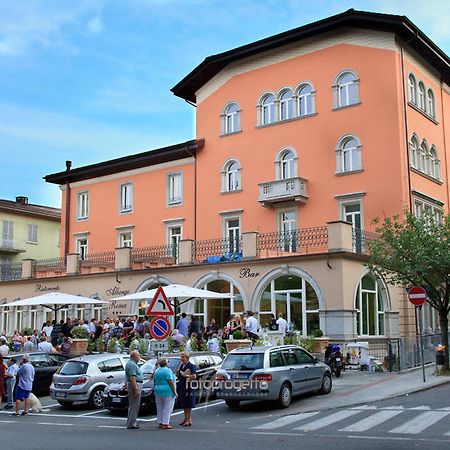 Albergo Roma ボルゴ・ヴァル・ディ・ターロ エクステリア 写真